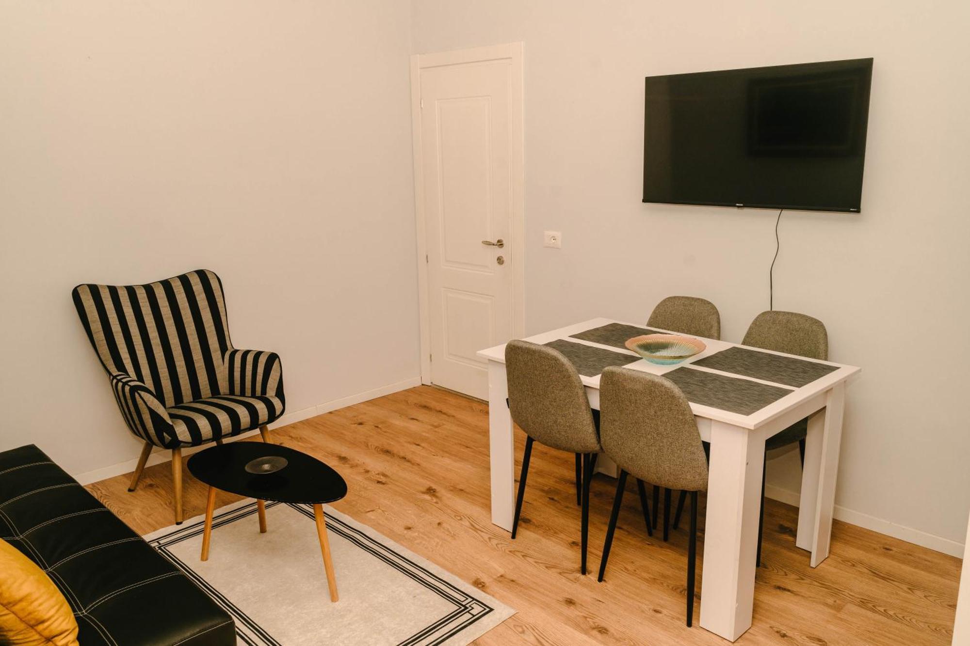 Studio Flat In Heart Of Tirana Esterno foto