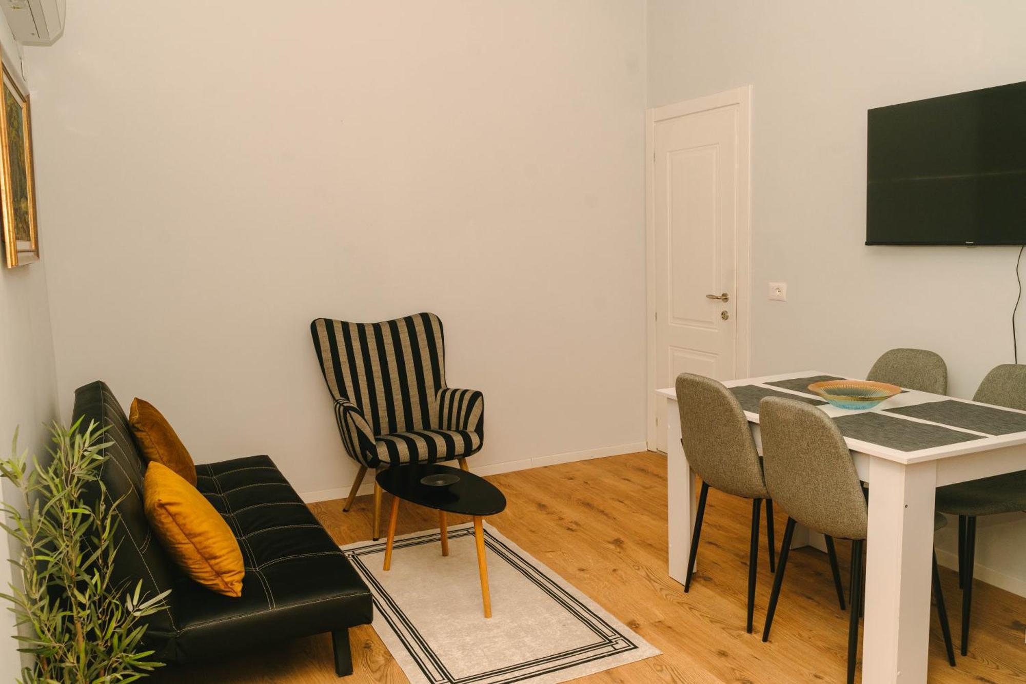 Studio Flat In Heart Of Tirana Esterno foto