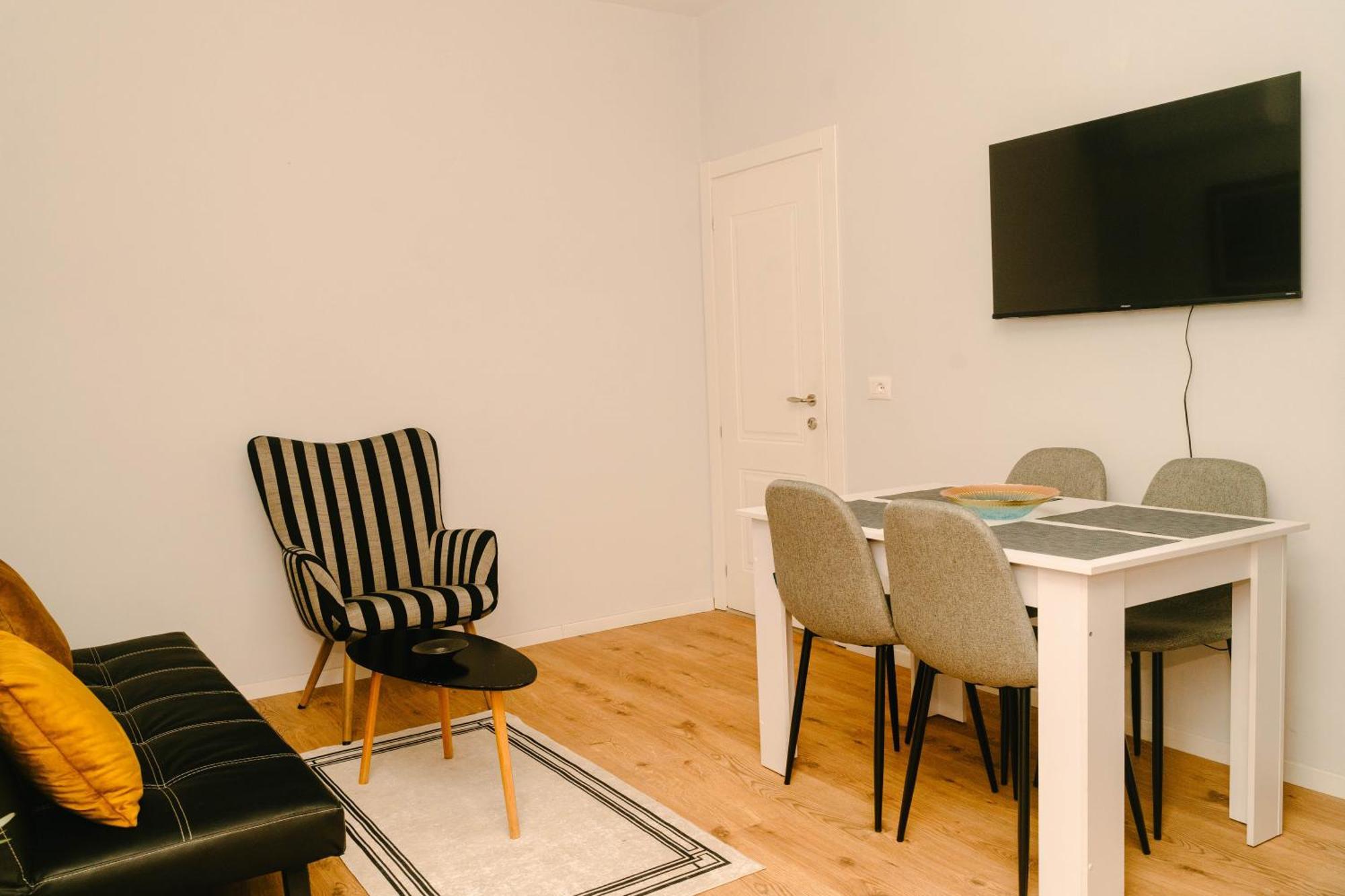 Studio Flat In Heart Of Tirana Esterno foto